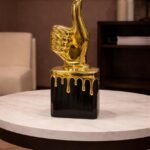 Thumb style showpiece